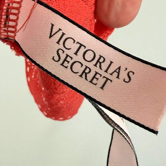 C32  Victoria’s Secret red lace padded racerback bralette size large - Picture 4 of 8